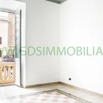 Rent 5 bedroom apartment of 100 m² in Roma