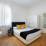 Rent a room of 108 m² in Madrid