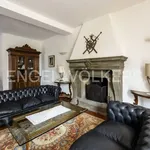 Rent 10 bedroom house of 300 m² in Mozzo