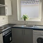 Rent 2 bedroom flat in Swansea