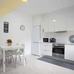 Rent 5 bedroom apartment of 65 m² in Porto