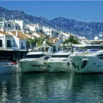 Rent 3 bedroom apartment of 250 m² in Marbella