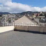 Affitto 5 camera appartamento di 184 m² in Genoa