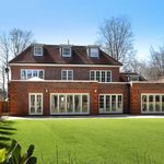 Rent 6 bedroom house in South East England