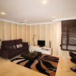 Rent 3 bedroom house of 295 m² in Marbella