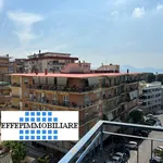 Affitto 3 camera appartamento di 85 m² in Naples