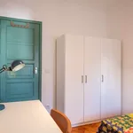 Rent a room of 50 m² in lisbon