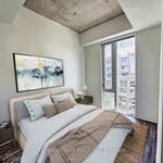 Appartement de 699 m² avec 3 chambre(s) en location à Toronto