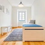 Rent 2 bedroom apartment of 807 m² in Lisbon