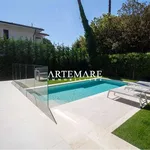 Rent 6 bedroom house of 220 m² in Pietrasanta