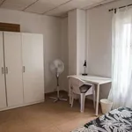 Rent a room of 136 m² in valencia