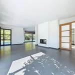 Maison de 1047 m² avec 5 chambre(s) en location à Waterloo