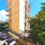 Affitto 3 camera appartamento di 107 m² in Naples