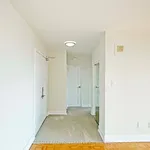 6 bedroom apartment of 990 sq. ft in Toronto