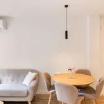 Rent 3 bedroom apartment in barcelona