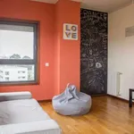 Rent 1 bedroom apartment of 60 m² in porto