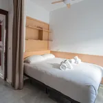 Rent 5 bedroom apartment of 68 m² in Málaga