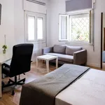 Rent a room of 190 m² in alcala_de_henares