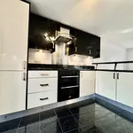 Rent 3 bedroom flat in Leeds