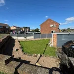 Rent 3 bedroom flat in Yorkshire And The Humber