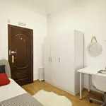 Rent a room of 200 m² in madrid