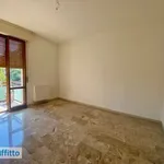 Affitto 4 camera appartamento di 72 m² in Bologna