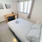 Rent a room of 170 m² in valencia