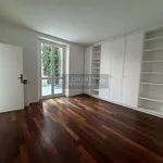 Appartement de 212 m² avec 5 chambre(s) en location à Versailles