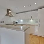 Rent 2 bedroom flat in Woking