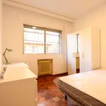 Rent a room of 275 m² in madrid