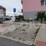 Pronajměte si 4 ložnic/e byt o rozloze 91 m² v Chýně