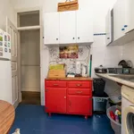 Rent a room of 60 m² in lisbon