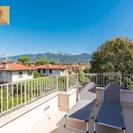 Rent 5 bedroom house of 300 m² in Forte dei Marmi