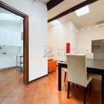 Affitto 4 camera appartamento di 90 m² in Modena