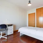 Rent 4 bedroom apartment in Porto