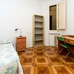 Rent a room of 220 m² in madrid