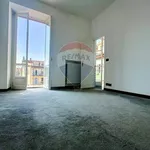 Affitto 4 camera appartamento di 138 m² in Torino