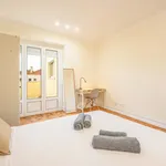 Rent a room of 200 m² in Lisboa