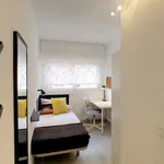 Rent a room of 100 m² in madrid