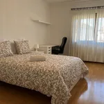 Rent 4 bedroom apartment in Porto