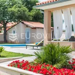 Rent 3 bedroom house of 115 m² in Ližnjan