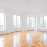 Rent 7 bedroom apartment of 183 m² in Paris