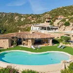 Rent 8 bedroom house of 450 m² in Arzachena