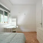 Rent 16 bedroom apartment in Lisbon