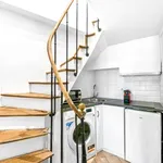 Appartement de 323 m² avec 1 chambre(s) en location à Paris