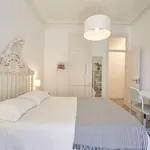 Rent a room of 100 m² in lisbon