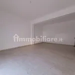 Affitto 5 camera appartamento di 185 m² in Reggio Calabria