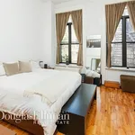 Rent 2 bedroom apartment in Manhattan