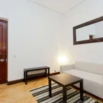 Rent a room of 270 m² in madrid