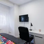 Rent 4 bedroom apartment in Madrid